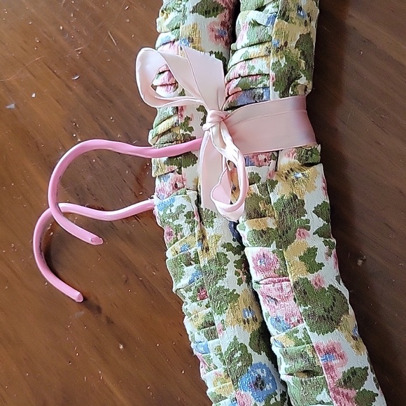 Decorative Pair of Floral Linen Clothes Hangers - Picture 2 of 4